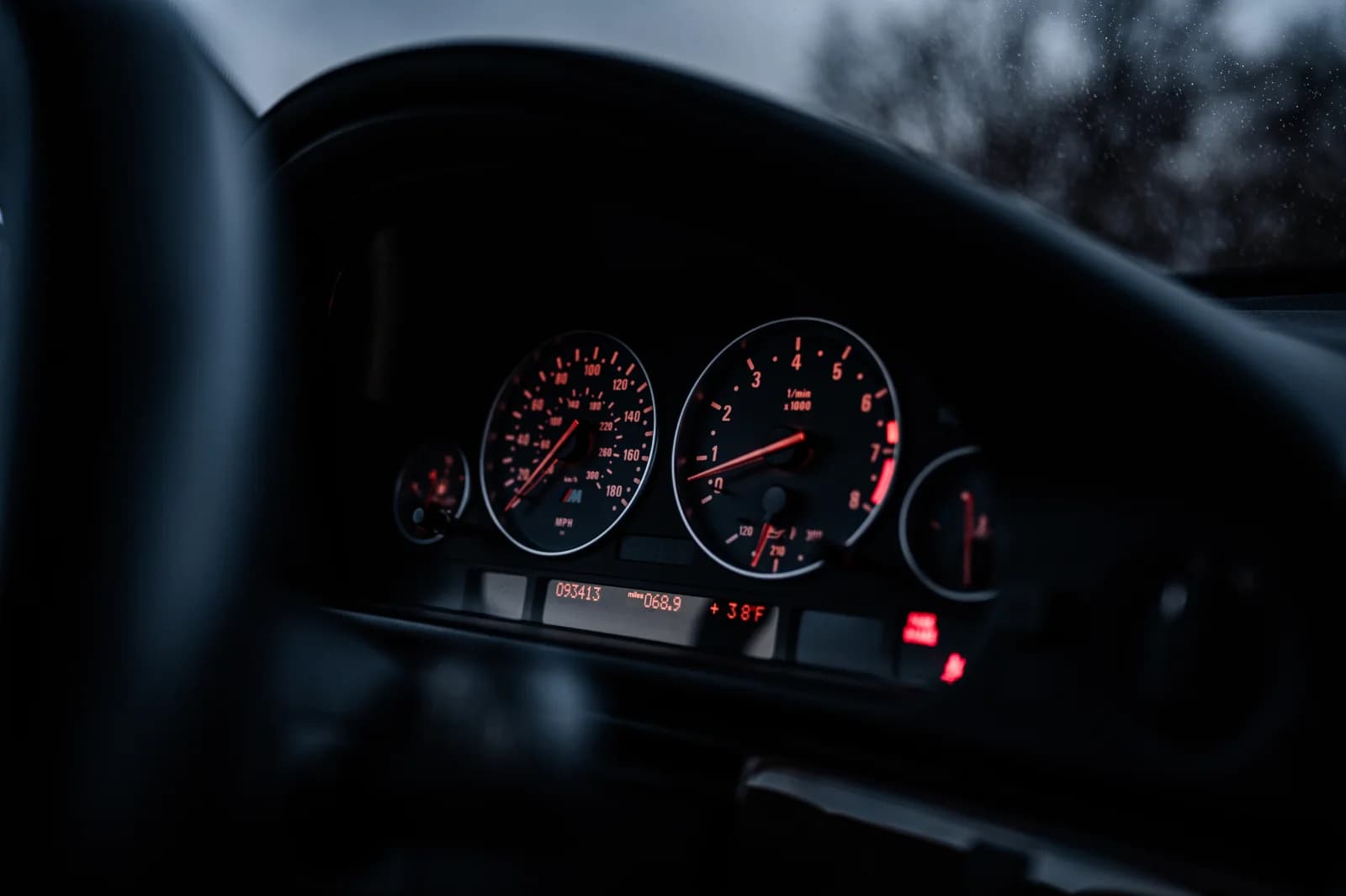 BMW E39 M5 dashboard and odometer