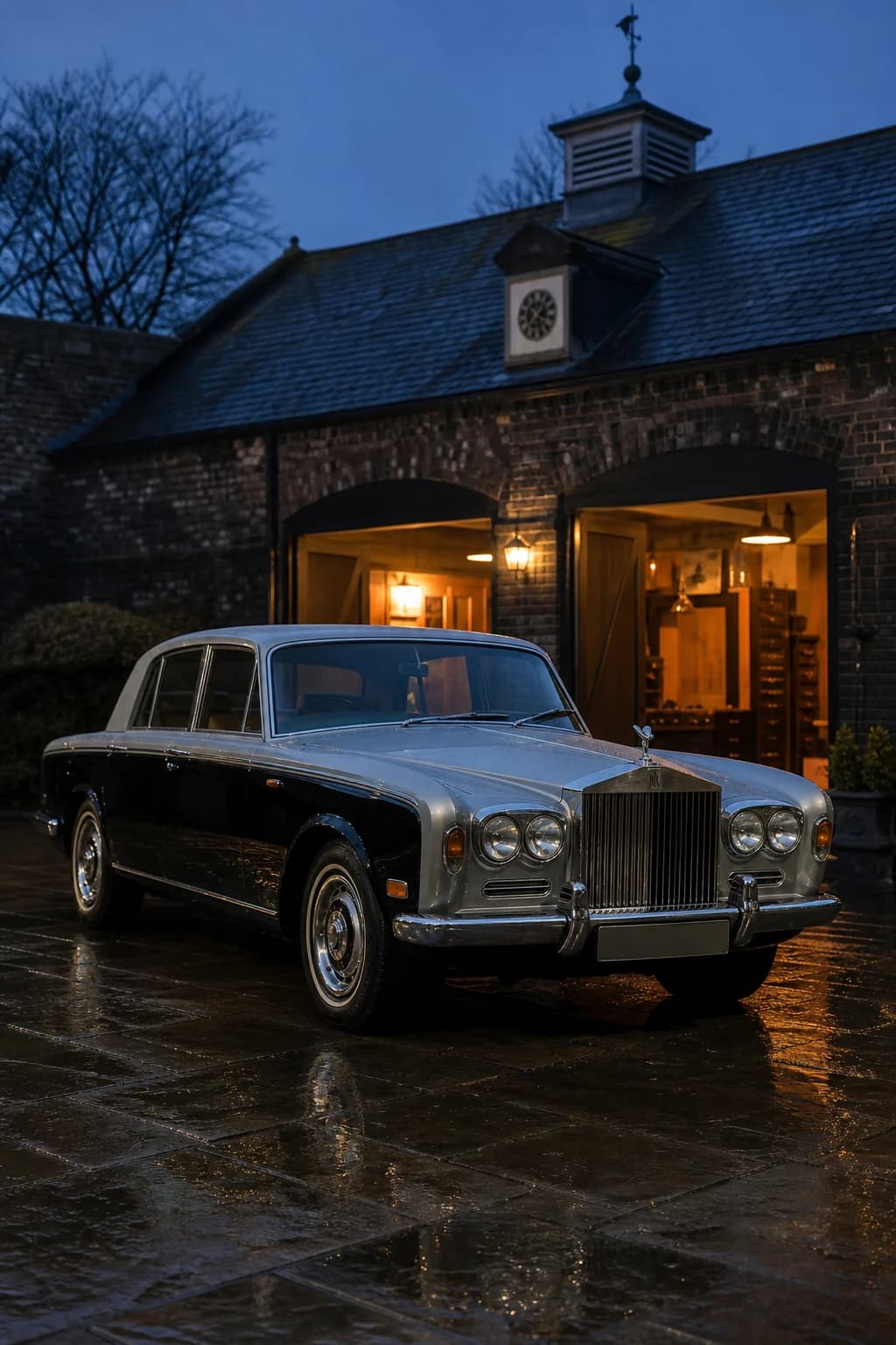 Two-tone Rolls-Royce Silver Shadow I in a front three-quarter view